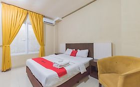RedDoorz near Pasar Pagi Cirebon